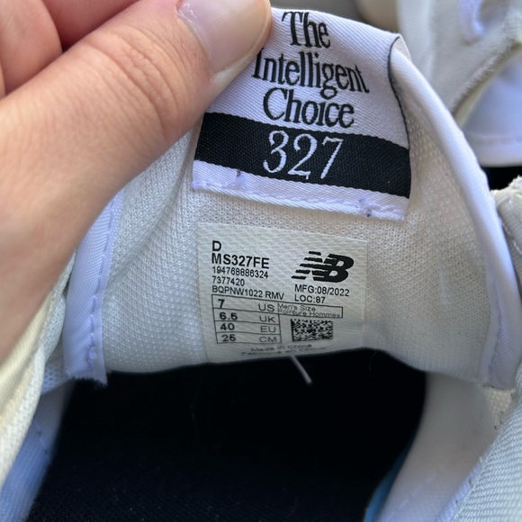 New Balance 327 Sneakers - Picture 8 of 9